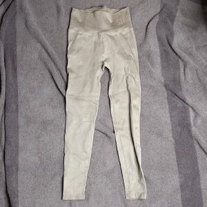 Stronger size M woman’s Cream Ribbed Leggings